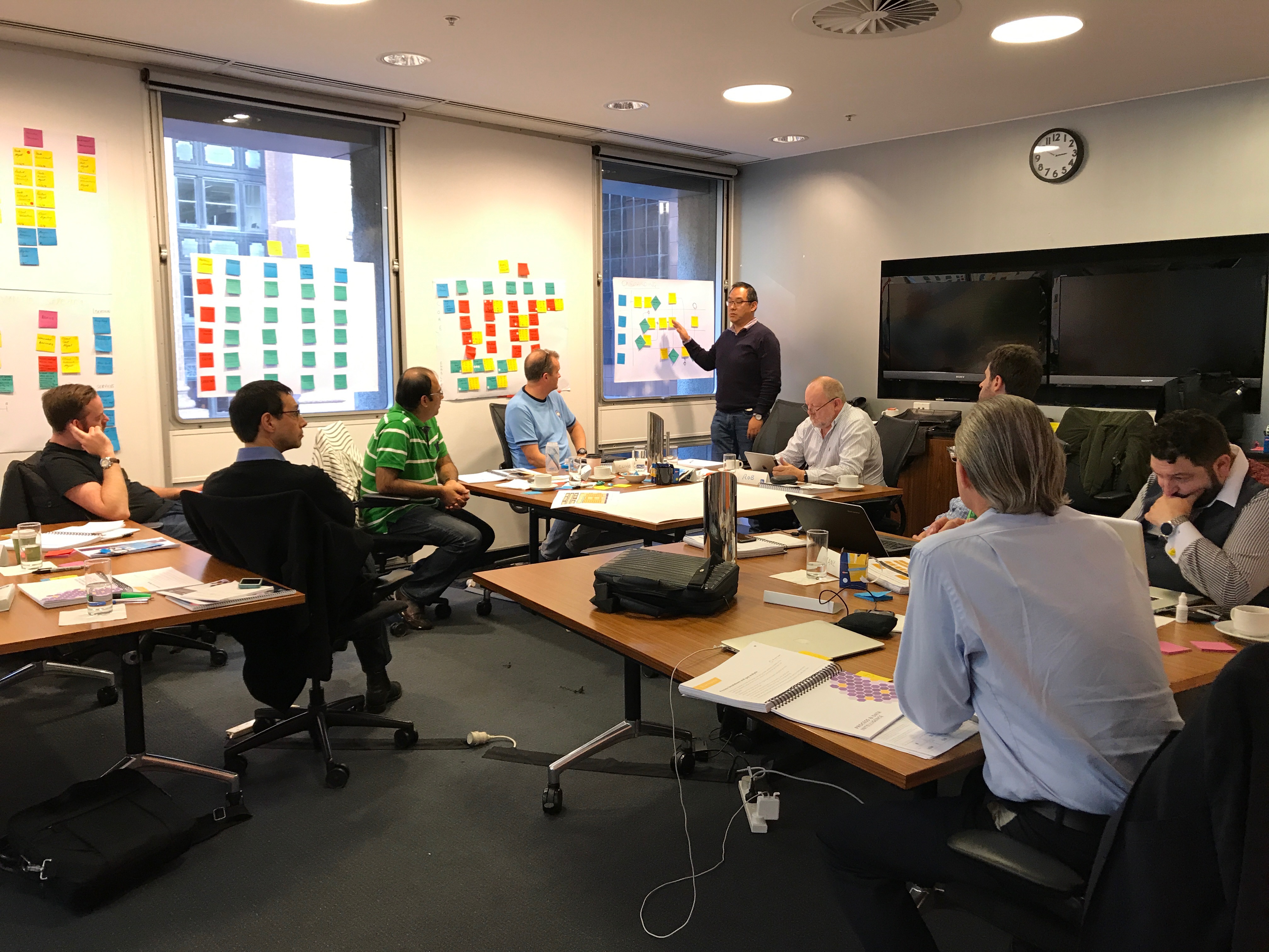 Applied Operating Model Design with The Strategy Journey in the Digital Age